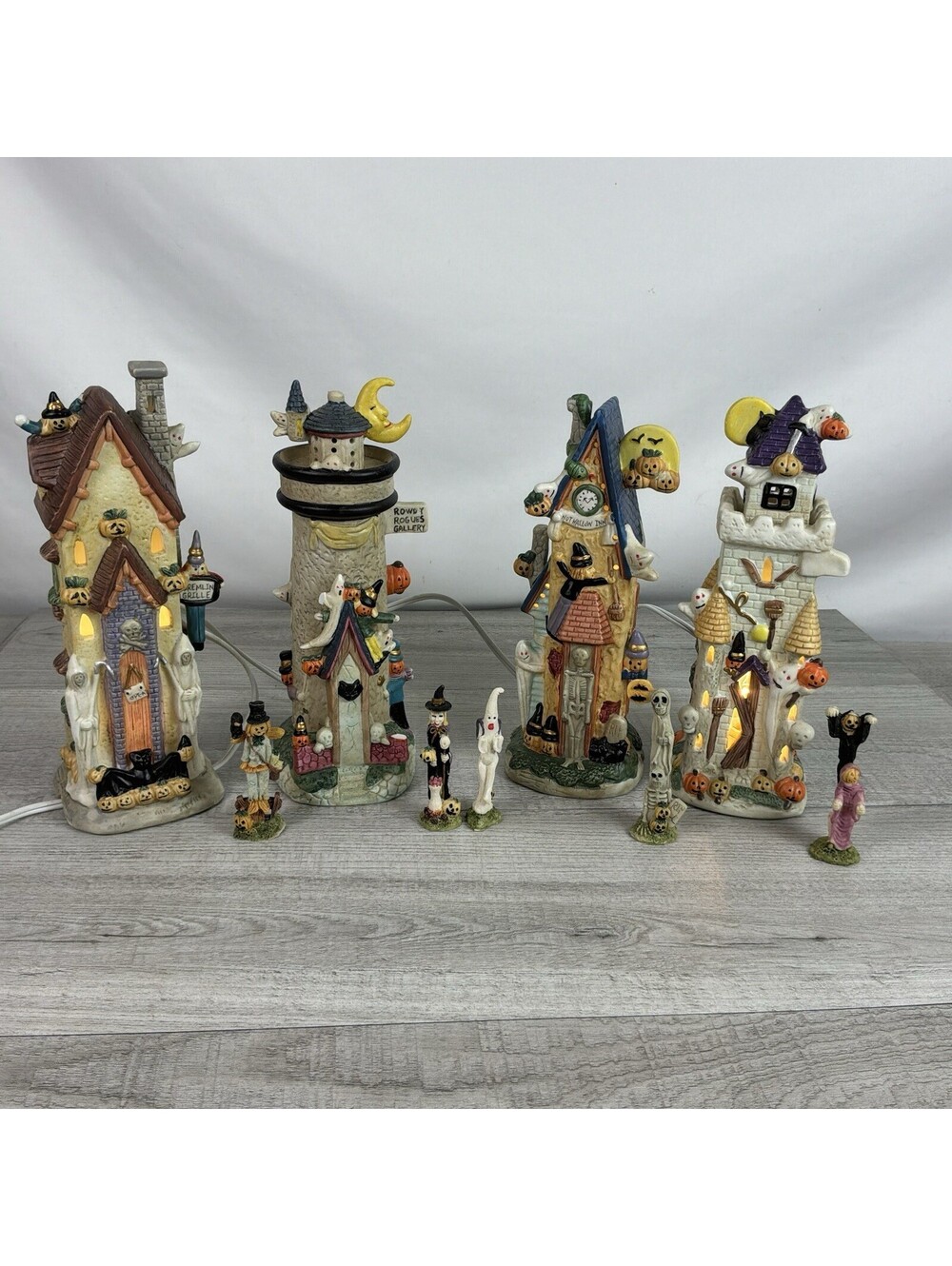 Vintage 10pc Lighted Porcelain Halloween Village Haunted Haven Set Works